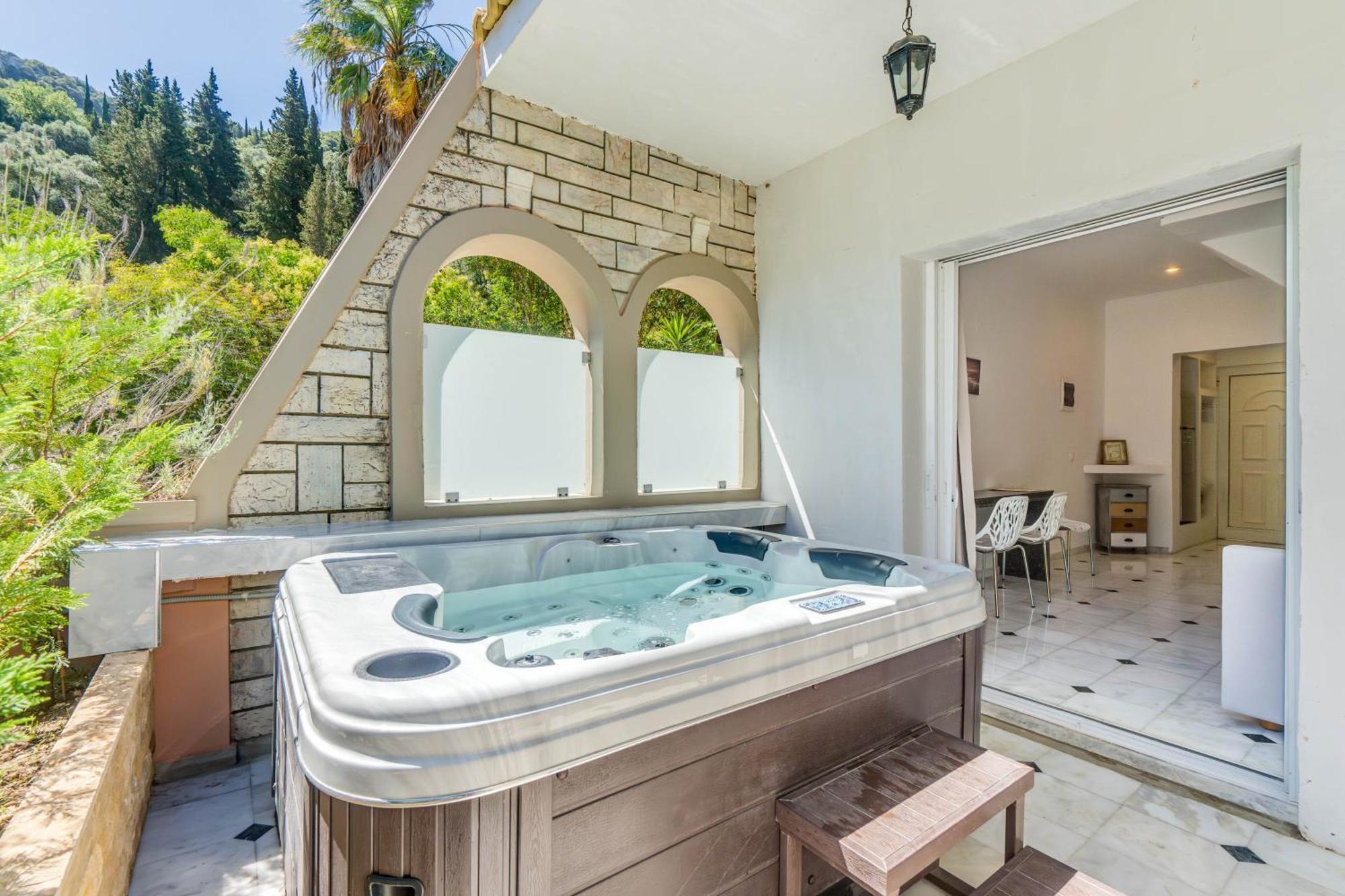 Doliva John Private Jacuzzi